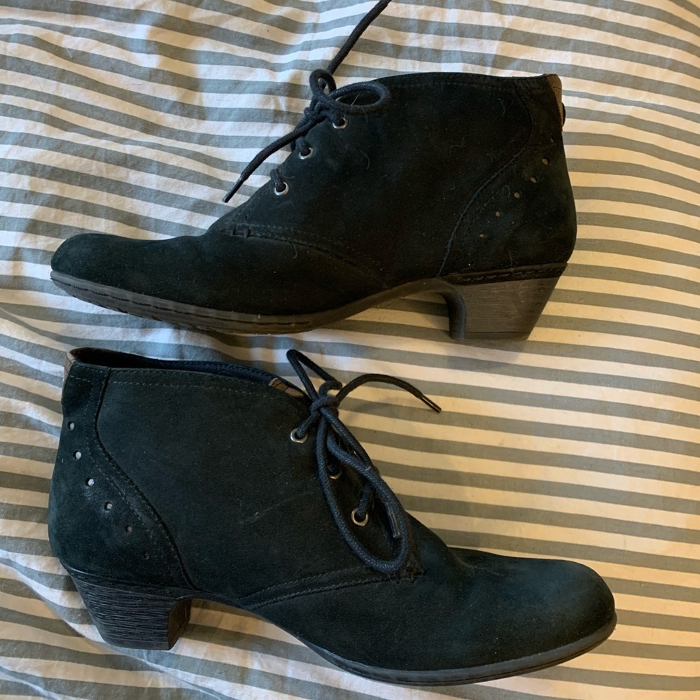 Black suede Cobb Hill ankle boots - low heel